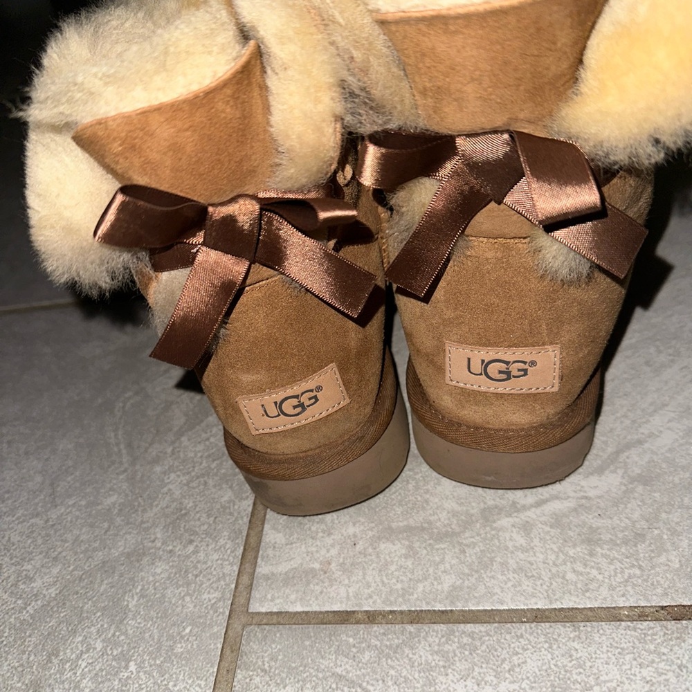 UGG Tan Boots with Shearling and Bows